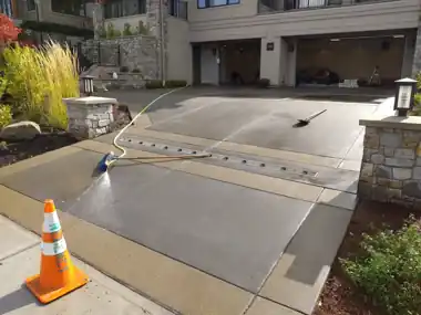 Driveway with Color Bands & Stone Pillars: concrete driveway work by Redmond Concrete, concrete contractor serving Kirkland (photo 1 of 2)