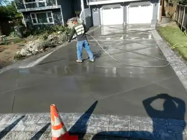 More Driveways: concrete driveway work by Redmond Concrete, concrete contractor serving Redmond (photo 11 of 34)