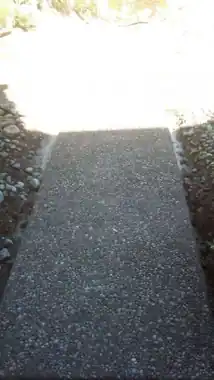 Pea Gravel Exposed Aggregate Walkway: concrete walkway and steps work by Redmond Concrete, concrete contractor serving Redmond (photo 1 of 6)