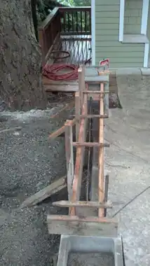 Poured Concrete Wall & Slab: concrete patio and wall work by Redmond Concrete, concrete contractor serving Redmond (photo 6 of 6)