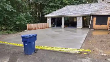 Detached Garage Approach & Slab: concrete slab work by Redmond Concrete, concrete contractor serving Redmond (photo 2 of 2)