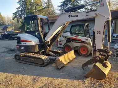 Our Crew & Equipment: concrete slab work by Redmond Concrete, concrete contractor serving Kirkland (photo 14 of 34)