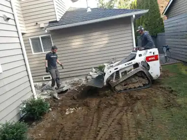 Side-Yard Slab Pour: concrete slab work by Redmond Concrete, concrete contractor serving Kirkland (photo 3 of 3)